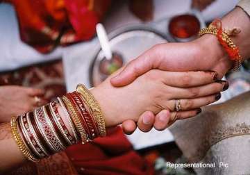 sarv khap demands ban on same gotra marriages