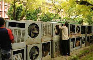 fourth dengue death in delhi breeding checkers on strike