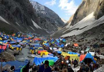 second batch of 1 525 pilgrims leave for amarnath yatra