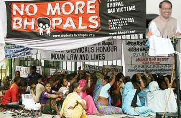 bhopal gas leak govt wants rs 1 500 crore from dow