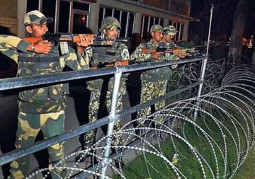 3 persons held near indo pak border under suspicious conditions