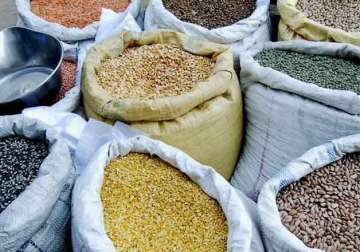 government puts stock limits on pulses by big retailers importers