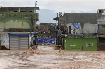 j k flood situation worsens death toll mounts to 107
