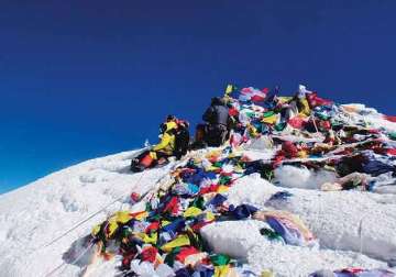 indian army set to scale everest to bring down tonnes of trash