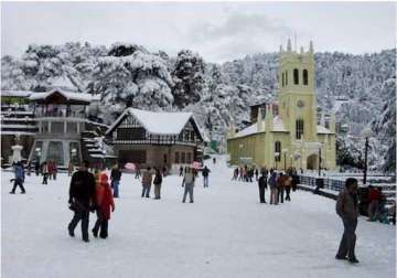over 600 tourists evacuated in himachal