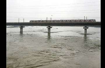 27 trains cancelled old delhi yamuna bridge closed due to rising yamuna