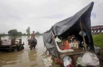 north india flood toll crosses 100 yamuna in delhi in spate