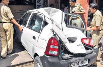 rowdy elephant smashes car in jaipur