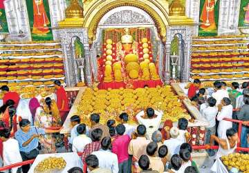 1 25 000 ladoos offered to jaipur s moti doongri ganesh