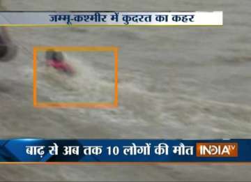 death toll in jammu and kashmir flood mounts to 13
