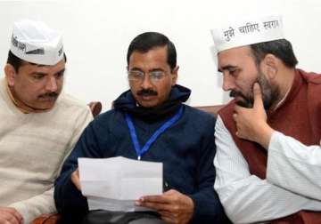 delhi government suspends three officials for corruption