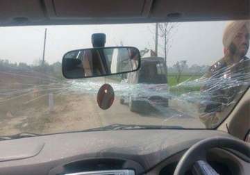 delhi cm arvind kejriwal says his car attacked in ludhiana