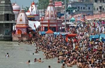 over 15 lakh sadhus pilgrims take bath on third royal bath