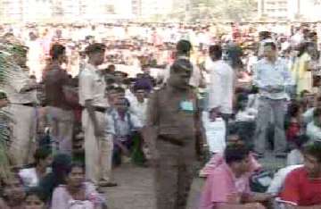 one killed 11 injured in mumbai police recruitment stampede