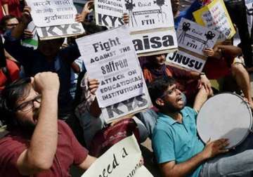 ftii row govt refuses to reconsider gajendra chauhan s appointment