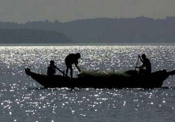 31 tamil nadu fishermen arrested by sri lankan navy