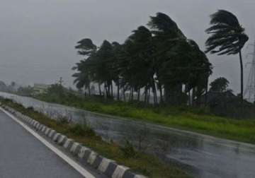 cyclone hudhud moving westnorth westward from bay of bengal