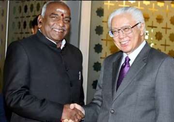 singapore president tony tan arrives in india on 4 day visit