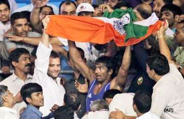 chaos after yogeshwar s gold as rahul s security breached