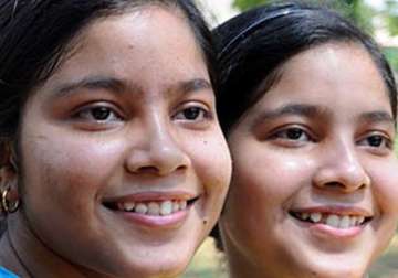 same same everywhere twin sisters score similar marks in 5 subjects