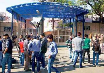 centre seeks report from tihar authorities on jailbreak