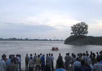 six die as boat capsizes in bihar