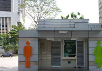 pvt companies to build toilets in new delhi through csr