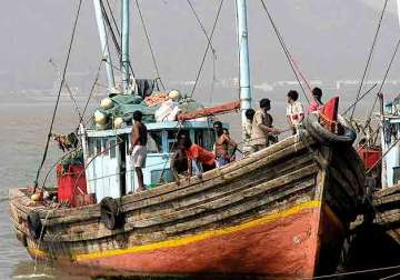 70 sailors stranded in yemen mea says working on evacuation