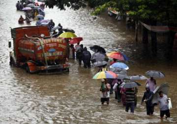 2 killed in mumbai rains top 5 news headlines