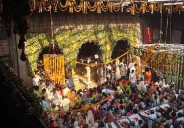 stampede at vrindavan temple four injured