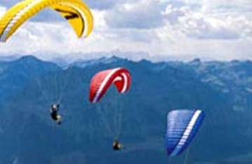 para gliders likely in suicide attacks warns government