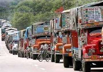 jammu srinagar nh reopens stranded vehicles cleared