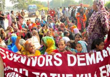 five women survivors of bhopal gas tragedy to sit on indefinite fast from today