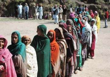 voters queue up in jammu