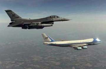 us bomber aircrafts to escort obama s plane in mumbai