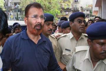 former gujarat top cop vanzara gets bail in sohrabuddin case
