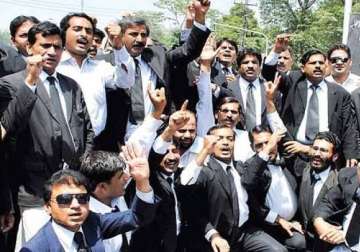 agra lawyers strike over advocate s wife s murder