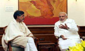 modi felicitates satyarthi who wants to help pm s pet projects