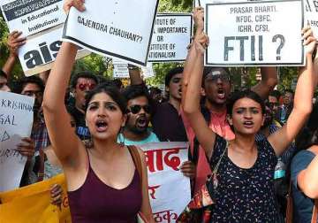 ftii student delegation meets i b officials no breakthrough