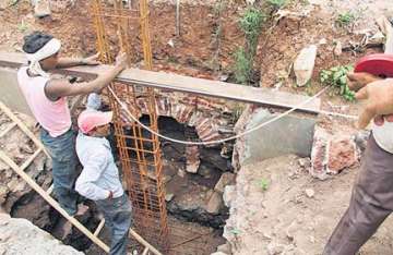 historian claims hindu temple remains beneath pune dargah