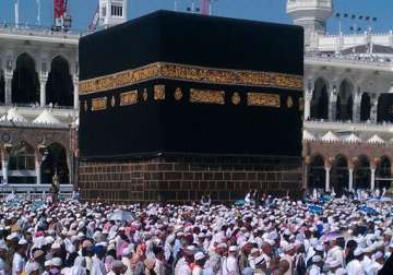 indian carried father on his shoulders to haj pilgrimage