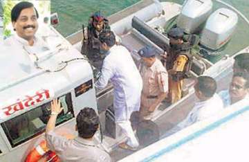 maharashtra minister flees boat leaves women children stranded