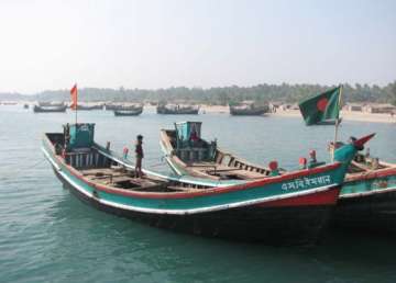 bangladeshi fishing boats apprehended off bengal coast