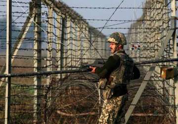 pakistan india military officials talk to ease border tension