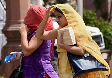 wake up to a humid sunday in delhi