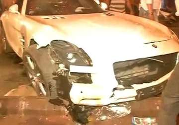 mumbai speeding mercedes car runs over 5 people sleeping on pavement