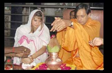 tharoor acknowledges sunanda as fiance