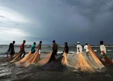 coast guard captures six pakistani fishermen near jamnagar coast