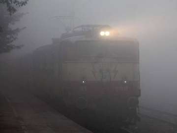 foggy sunday in delhi 48 trains delayed