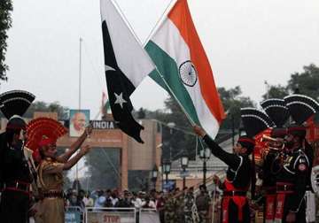 indo pak flag meeting decides to defuse situation on loc